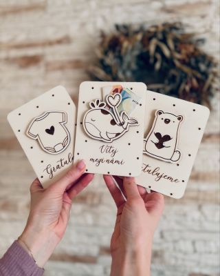 Drevená kapsa na peniaze pre tie najkrajšie životné momenty – narodenie bábätka alebo oslavu prvého roku života. Elegantný...