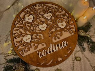 🎁 Tip na vánoční dárek, který má duši ✨ Darujte něco, co má opravdový význam – dřevěný strom života s vašimi jmény. 🌳...
